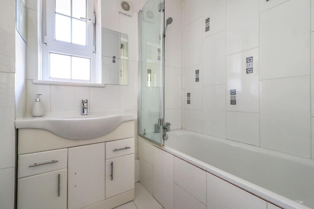 Spacious 4 Bed Flat Near London 02 Arena Greenwich Dış mekan fotoğraf